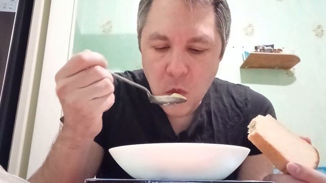 ASMR ИТИНГ. КУШАЮ КАРТОШКУ С ТУШЁНКОЙ смотреть онлайн