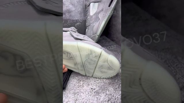 Nike Air Jordan 4 “Kaws” Grey смотреть онлайн