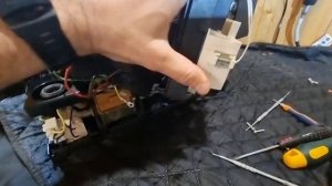 Bosch b30.  Мало наливаает или сбрасывает су