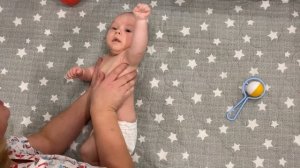 Тест Тракция, малыш запрокидывает голову