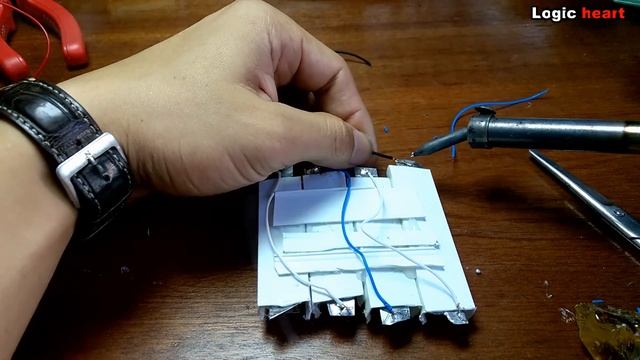 How To Make a Power Bank for Smartphone - Use AA Rechargeable Batteries смотреть онлайн
