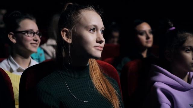 Мама "застукала" Машу. Концерт ко Дню матери. "Концерт на грани" - 5я серия сериала "Хочу в Париж" смотреть онлайн