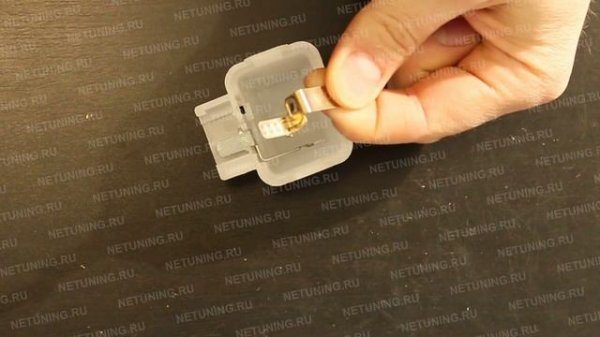 Установка лампы в светильник багажника Mitsubishi Lancer X