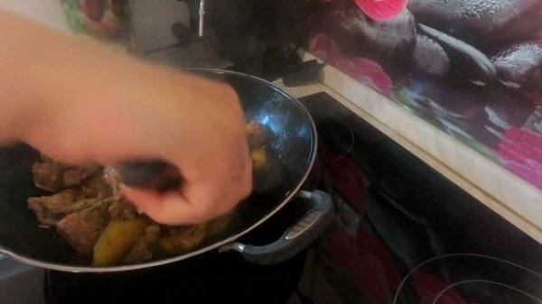 Баранина с овощами, приготовленная в воке