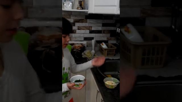 Готовим чесночный соус для папы смотреть онлайн