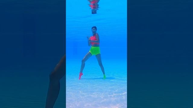 Underwater Dance THIS YEAR (Blessings) - Victor Thompson смотреть онлайн