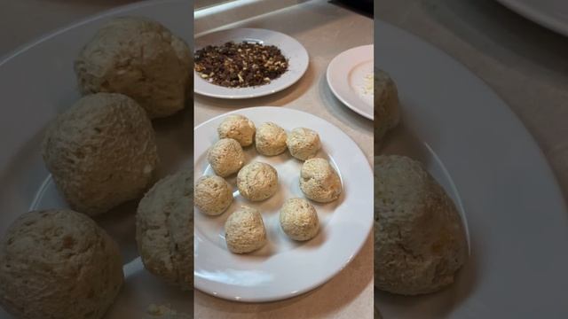 Шарики чизкейк из 3-х ингредиентов. Под чашечку кофе смотреть онлайн