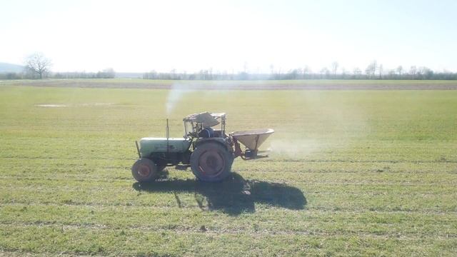 Düngerstreuen mit einem Fendt farmer 3s смотреть онлайн