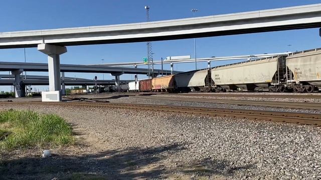 4/15/23E Union Pacific Manifest at tower 55 interlock смотреть онлайн