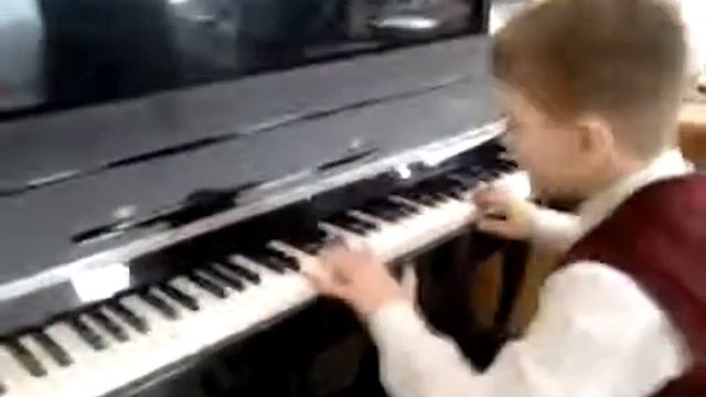 конечно есть косяки но маленькие а так чётко смотреть онлайн