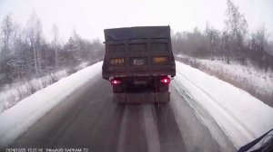 Водитель грузовика не успел среагировать и жестко «догнал» коллегу. Дальнобойщики.