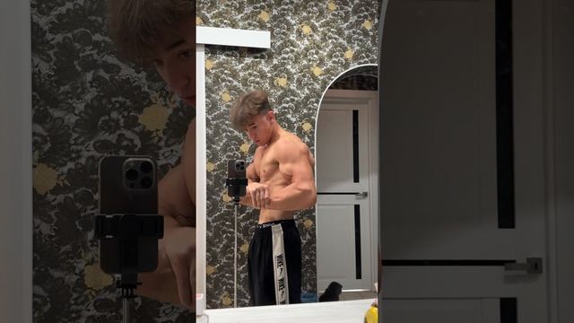 Тренируйся со мной за рубль в True School (смотри описание) | тгк- дентрэйн #gym #samsulek #body смотреть онлайн