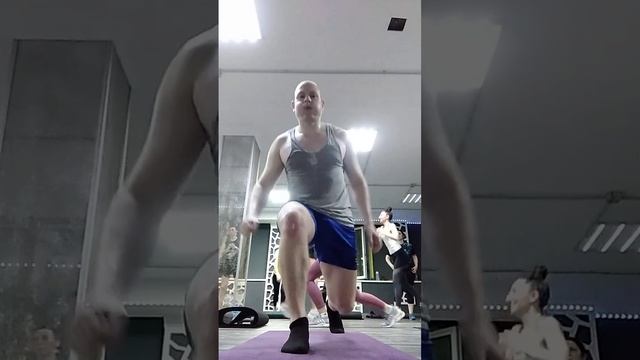 Выпады со сменой ног в прыжке. Фитнес. Аэробика. #motivation #cardioexercise #sports #спорт #cardio смотреть онлайн