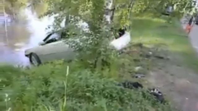 Утопили машину под Suffer bitch смотреть онлайн