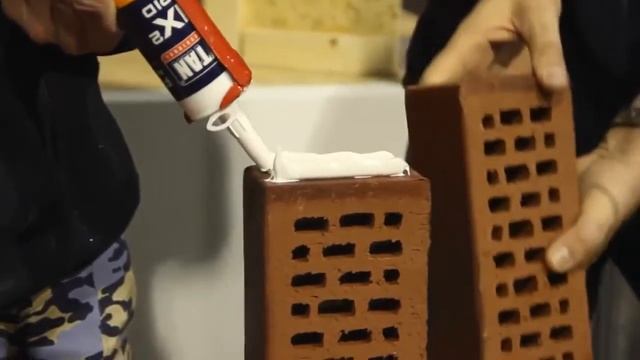 Jak szybko działa klej montażowy Fix² RAPID pokaz na targach Budma 2013 смотреть онлайн