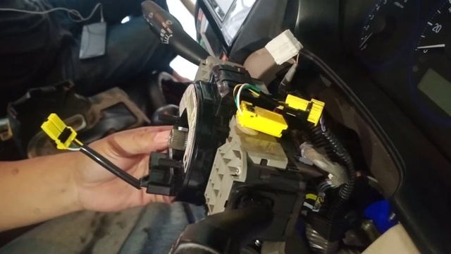 tutorial bongkar pasang kabel spiral klakson & airbag honda mobilio PART III смотреть онлайн