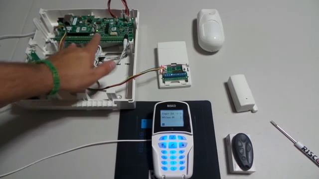 10.- LightSYS 2: Como Inscribir Sensores Inalámbricos смотреть онлайн