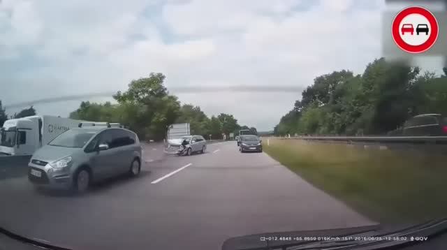 ЖЕСТЬ! Не для нервных! Жуткие аварии и ДТП. Отказали тормоза. Кто виноват.. смотреть онлайн