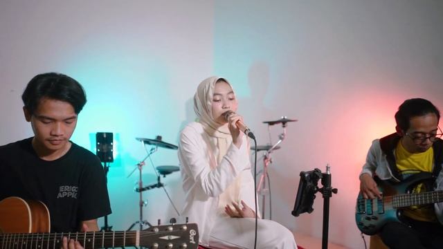 Bil Qur'ani Saamdhi - Ayu Dewi Elmighwar (Live akustik) смотреть онлайн