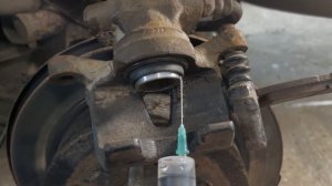 Ремонтирую заклинивший суппорт на Outlander XL