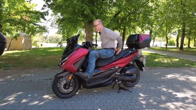 Kis 125-ösök nagy csatája I. rész Honda 125-ösök PCX vs. Forza смотреть онлайн