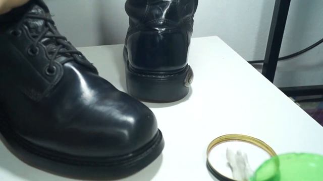 ขัดรองเท้าด้วย SAPHIR PATE DE LUXE WAX 1925