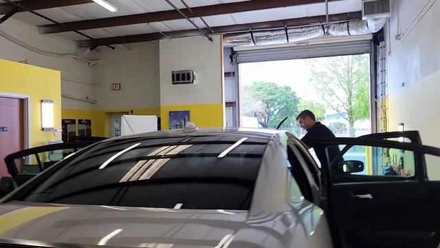 How to not get bubbles on the back window when tinting the windows on a Dodge Charger aka Peanuts смотреть онлайн