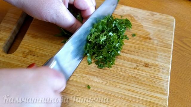 ЖАРЕННЫЕ БАКЛАЖАНЫ С ПОМИДОРАМИ И ЧЕСНОКОМ! САМАЯ ВКУСНАЯ ЗАКУСКА! смотреть онлайн