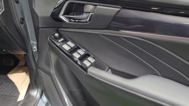 ISUZU MU-X 1.9 Ultimate Phantom Collection