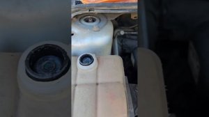 Снятие клапана на расширительном бачке Форд Фокус 2