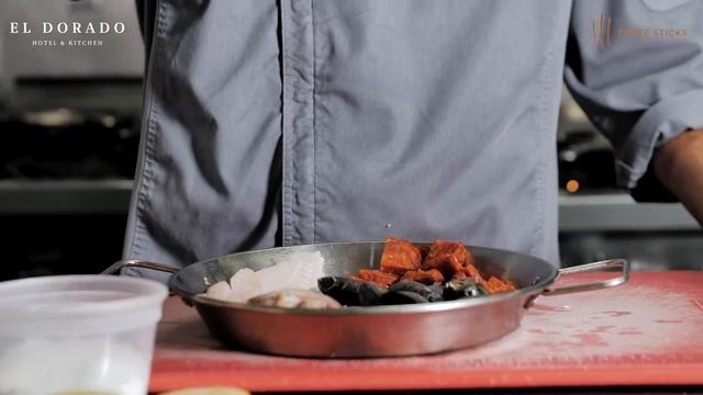 Chef Armando Navarro's Seafood Paella смотреть онлайн