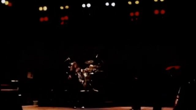 Queen in New York 1976 (logo removed) смотреть онлайн