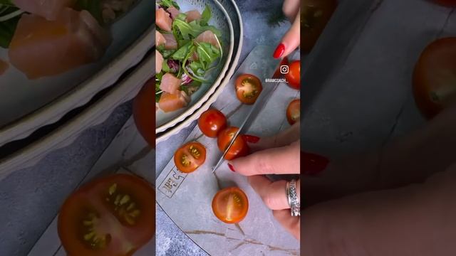 Салат на новогодний стол с семгой и пармезаном 🎄 смотреть онлайн