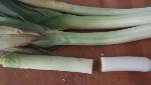 Хек в соусе с луком порей и креветками смотреть онлайн