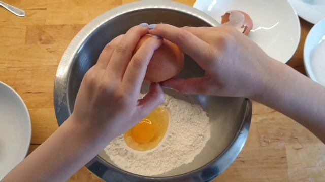 Baking - Chocolate chip muffin! смотреть онлайн