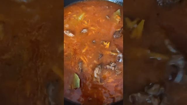 Гуляш из говядины 🤤 #рецепты #рецептыизмяса #вкусныерецепты #гуляшизговядины #гуляш #мясо смотреть онлайн