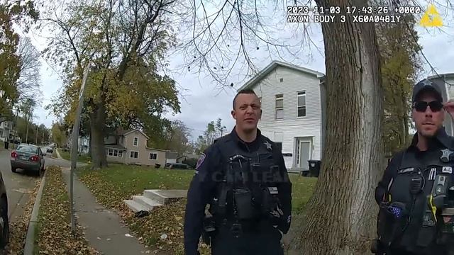 Police Surprise 21-Year-Old at Her Door For Committing Loan Fraud смотреть онлайн