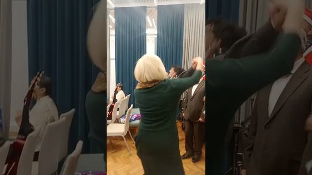 Яблоки на снегу - Александр и Антон смотреть онлайн