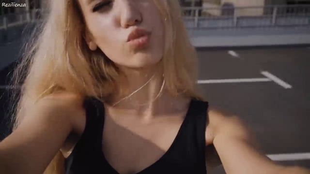 Costa Mee - Around This World (Original Mix) смотреть онлайн