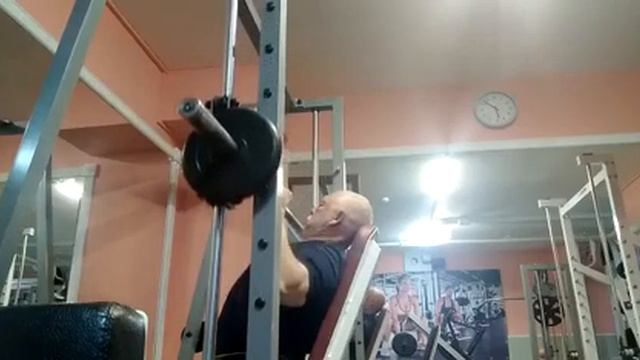 Горьков Алексей жим под углом 50 кг тренировка 18.04.22 смотреть онлайн