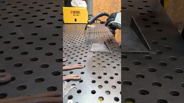 Каждый готовится к Новому году по-своему смотреть онлайн