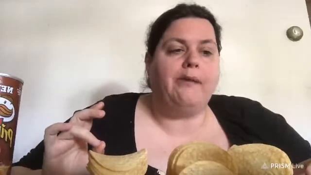 WAP WATER AND PRINGLES MUKBANG CHALLENGE #tcgfam смотреть онлайн