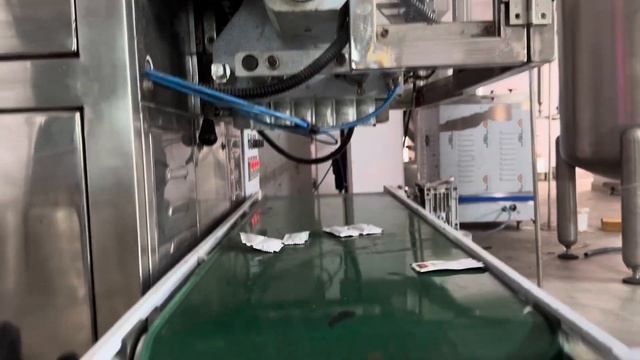 MULTI TRACK PACKING MACHINE BY NIDAN FOR KETCHUP POUCH PACKING смотреть онлайн