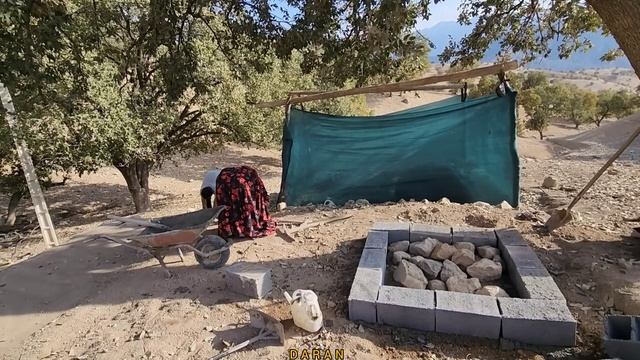 Nomadic Life: Building a Dog House: Family and Friends Help Charming Nomadic Couple смотреть онлайн