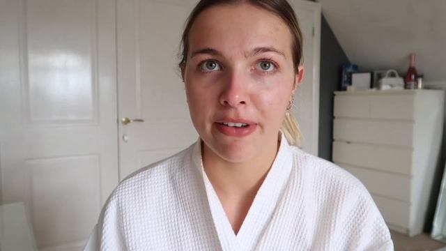REVIEWING THE e.l.f. HYDRATING PRIMER SERUM ON DRY SKIN - WORTH IT WEDNESDAY | Georgie Palmer смотреть онлайн