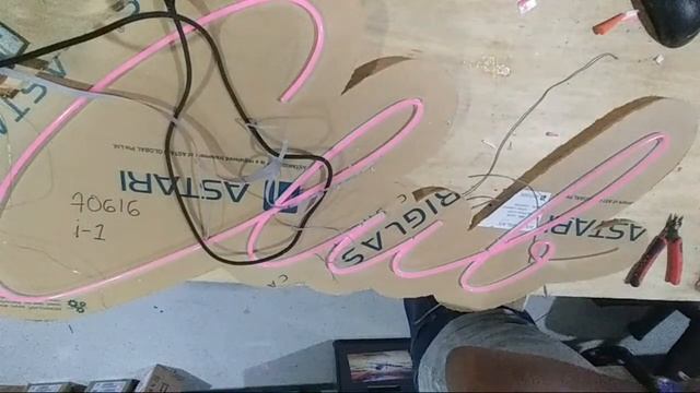 Creating A Neon Sign With Pink Neon Pt1 смотреть онлайн