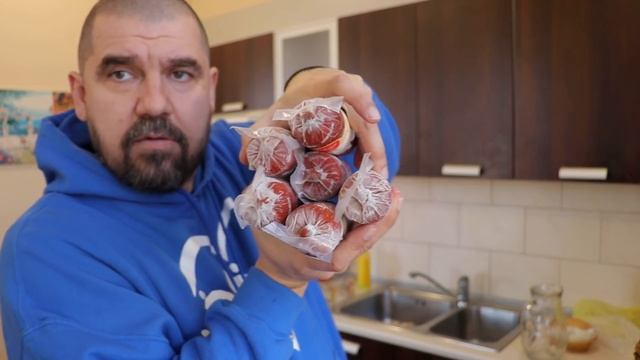 Мама передала гостинцы. Много вкусняшек! смотреть онлайн