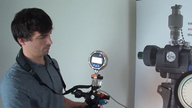 Calibrating a Pressure Gauge Using a Handpump смотреть онлайн