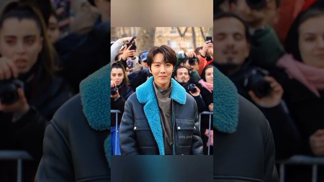 БТС продолжает покорять Париж смотреть онлайн