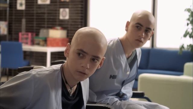 Les Bracelets Rouges (Polseres Vermelles) - S01EP01 - VOST/VF - Àlex MONNER, Joana VILAPUIG - ACE смотреть онлайн